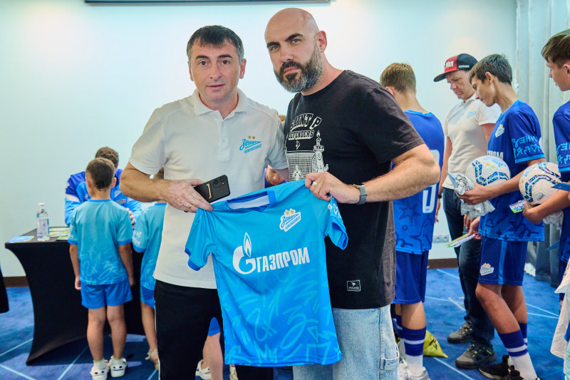 Автограф-сессия для воспитанников школ «Зенит-Чемпионика» города Сочи