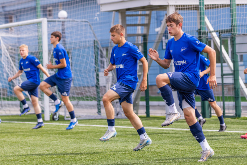 Тренировка юношеской команды «Зенит» U-17 перед матчем с «Чертаново»
