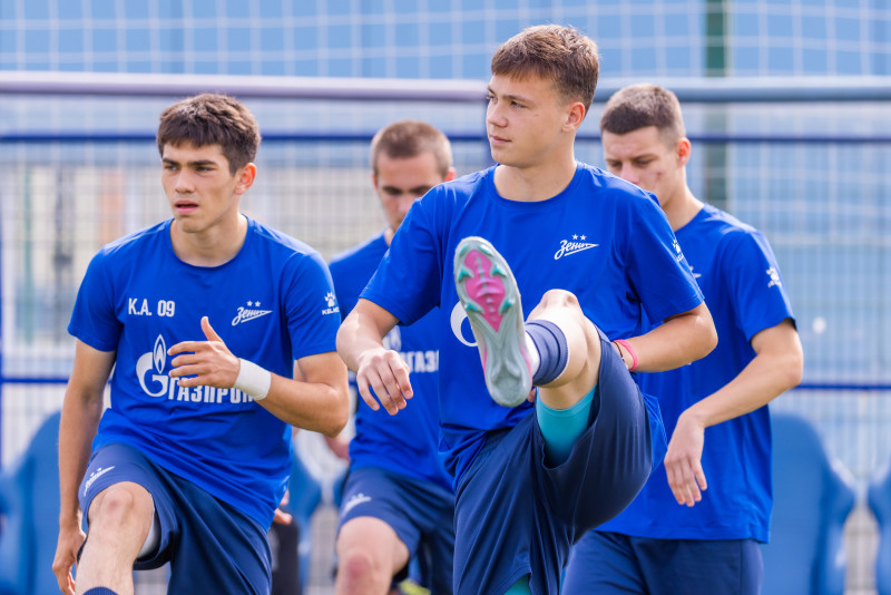 Тренировка юношеской команды «Зенит» U-17 перед матчем с «Чертаново»