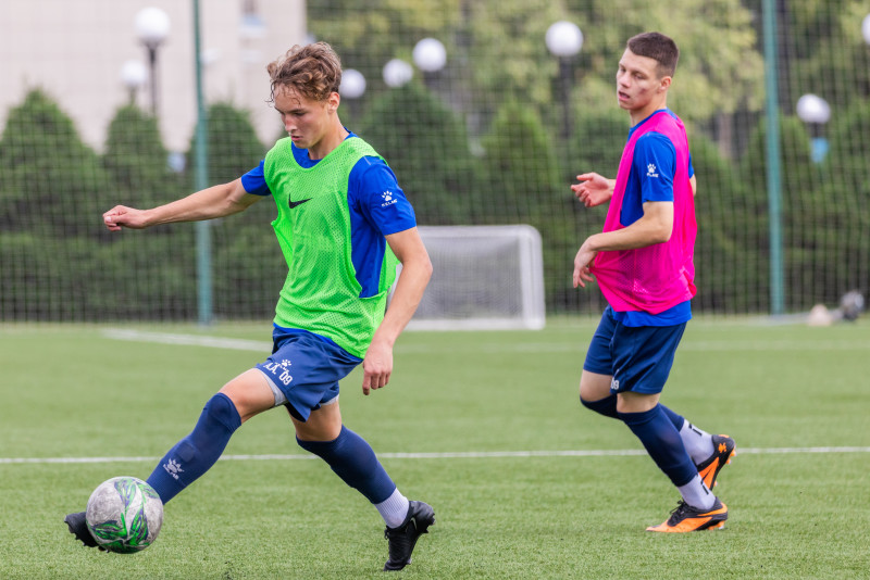 Тренировка юношеской команды «Зенит» U-17 перед матчем с «Чертаново»