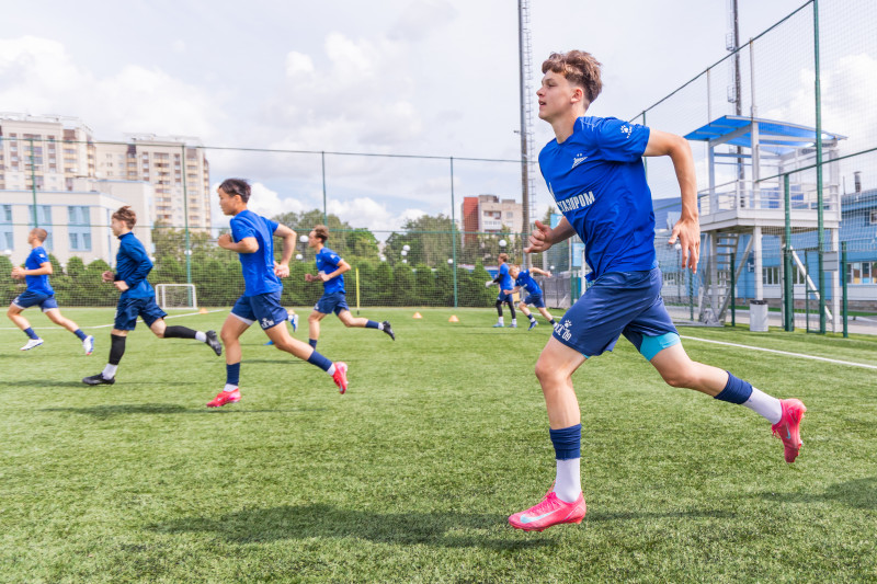Тренировка юношеской команды «Зенит» U-17 перед матчем с «Чертаново»
