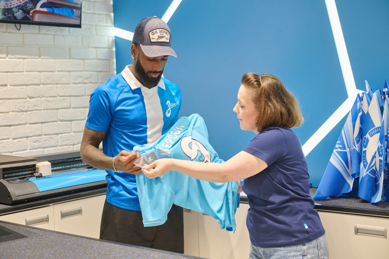 Презентация Жерсона и Романа Веги в фирменном магазине «Зенит-Арена»