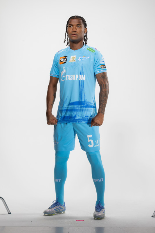 Фотосессия полузащитника ФК «Зенит» Вильмара Барриоса