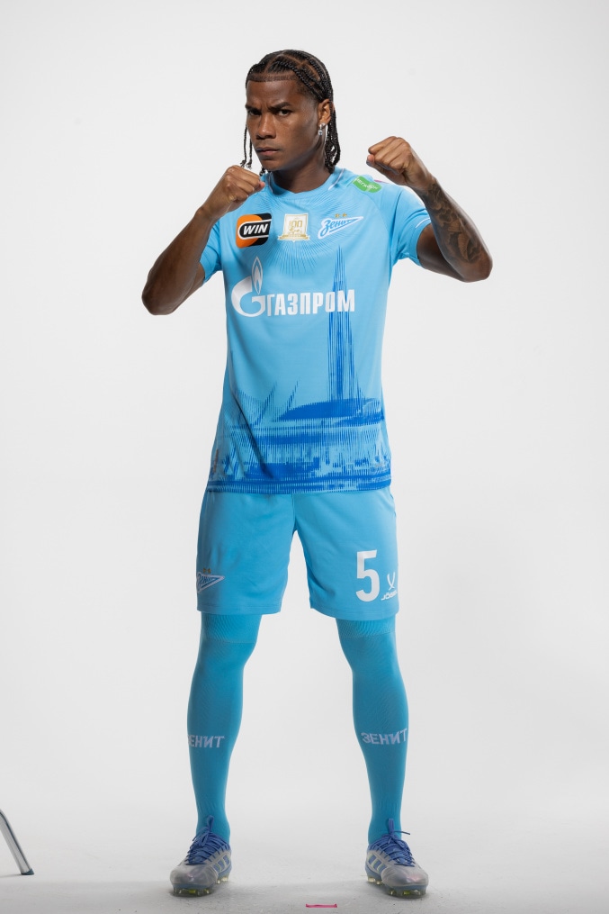 Фотосессия полузащитника ФК «Зенит» Вильмара Барриоса