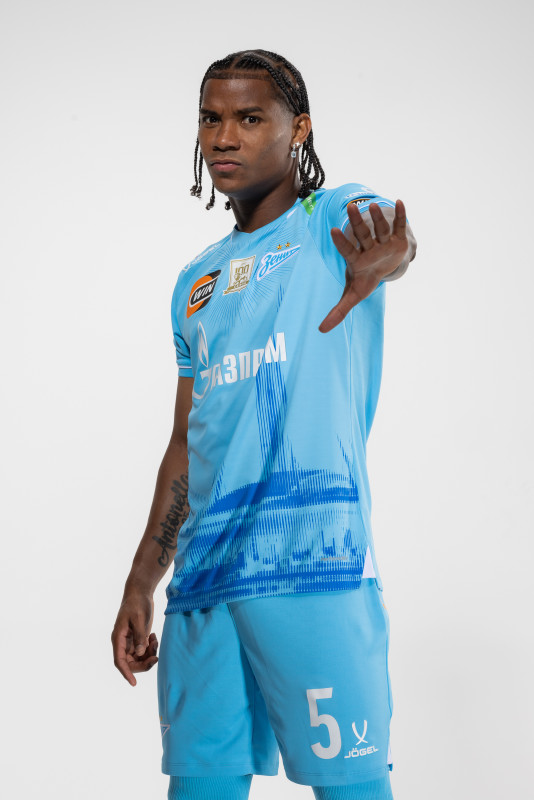 Фотосессия полузащитника ФК «Зенит» Вильмара Барриоса