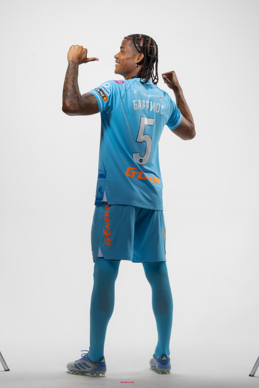 Фотосессия полузащитника ФК «Зенит» Вильмара Барриоса