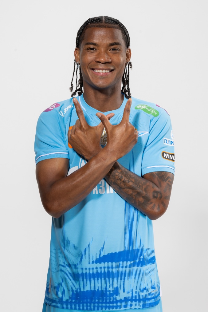 Фотосессия полузащитника ФК «Зенит» Вильмара Барриоса