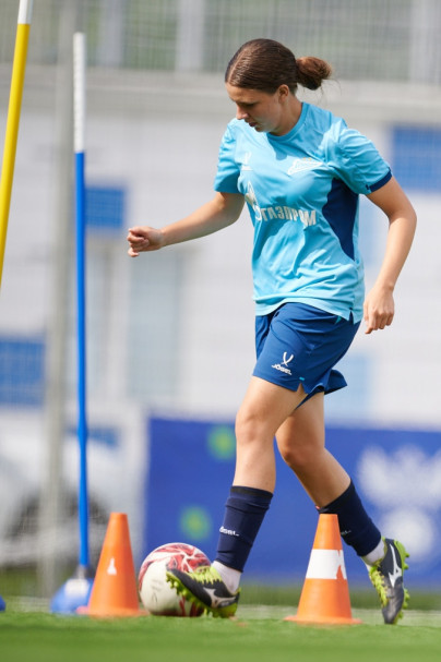 Тренировка женской молодежной команды перед матчем с «Крыльями Советов»-м