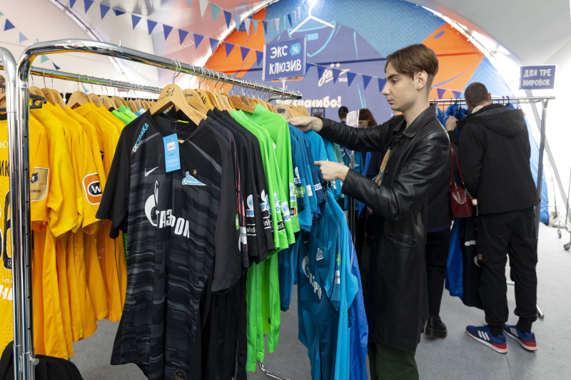 «Win City — городе в Зените»: гаражная распродажа футбольной экипировки «Зенита»