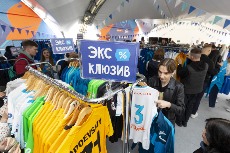 «Win City — городе в Зените»: гаражная распродажа футбольной экипировки «Зенита»