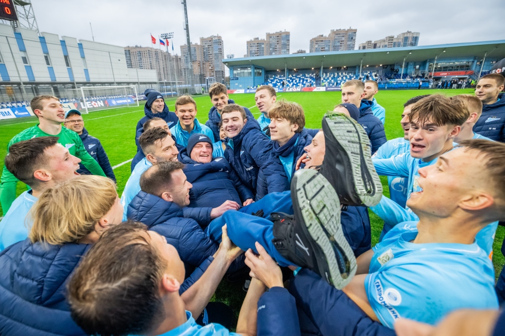 Награждение команды «Зенит»-2 по итогам сезона Второй лиги