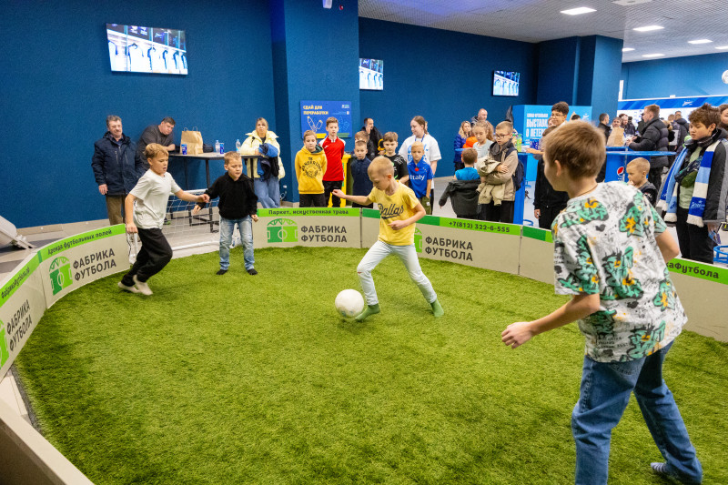 Фан-Променад перед матчем с московским «Динамо»