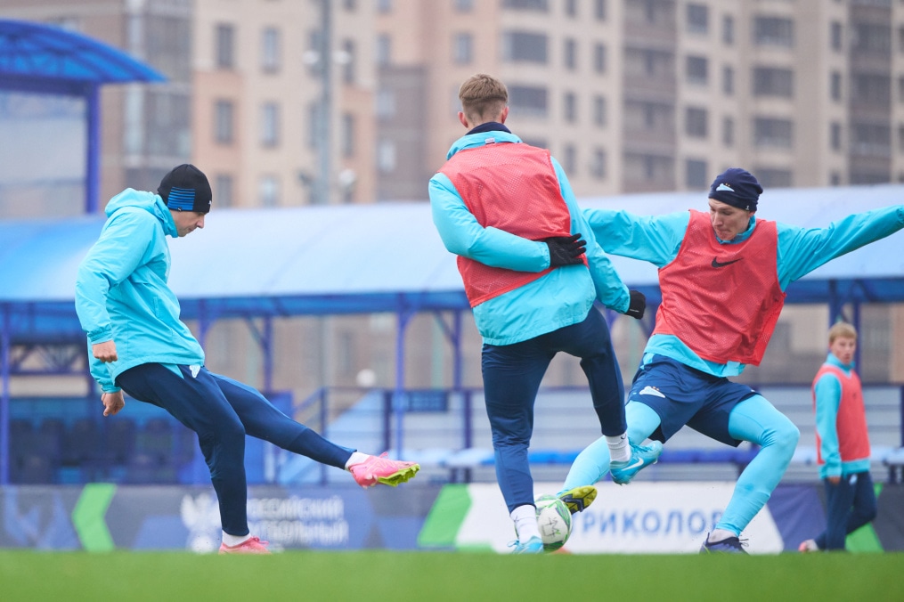 Тренировка «Зенита»-м перед товарищеским матчем с «Зенитом»-2