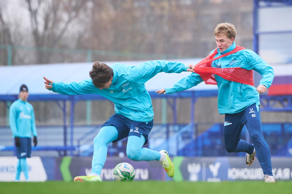 Тренировка «Зенита»-м перед товарищеским матчем с «Зенитом»-2