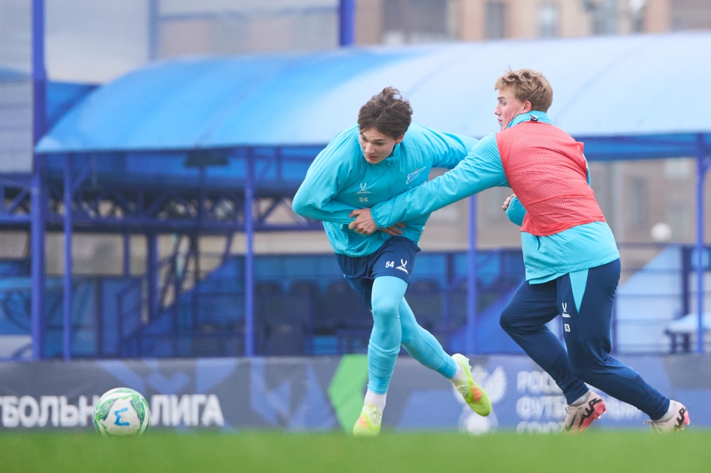 Тренировка «Зенита»-м перед товарищеским матчем с «Зенитом»-2