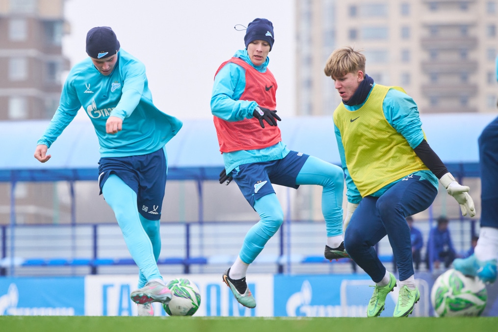 Тренировка «Зенита»-м перед товарищеским матчем с «Зенитом»-2