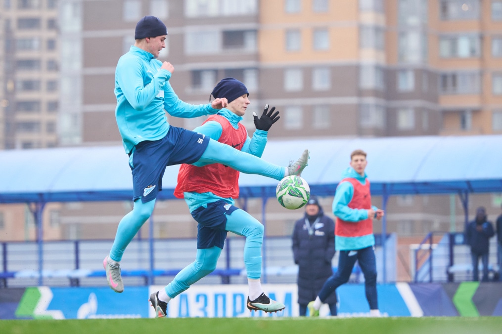 Тренировка «Зенита»-м перед товарищеским матчем с «Зенитом»-2