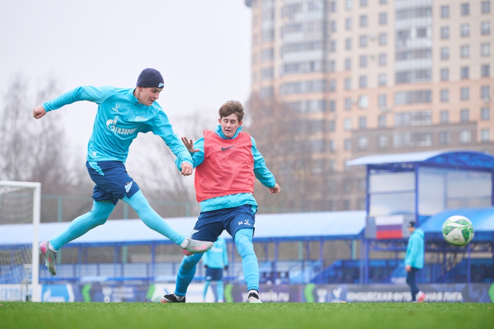 Тренировка «Зенита»-м перед товарищеским матчем с «Зенитом»-2