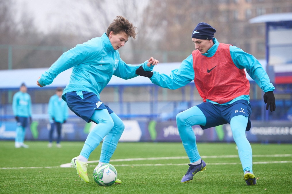 Тренировка «Зенита»-м перед товарищеским матчем с «Зенитом»-2