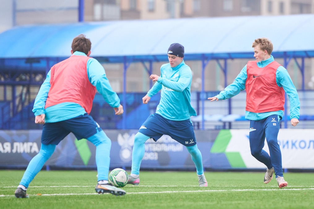 Тренировка «Зенита»-м перед товарищеским матчем с «Зенитом»-2