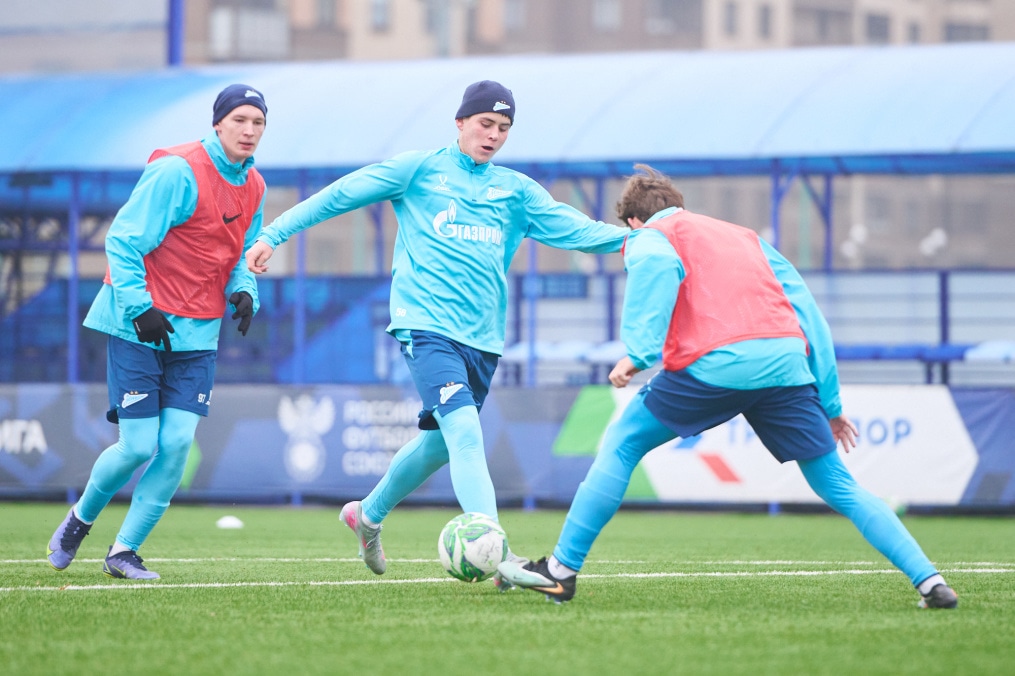Тренировка «Зенита»-м перед товарищеским матчем с «Зенитом»-2