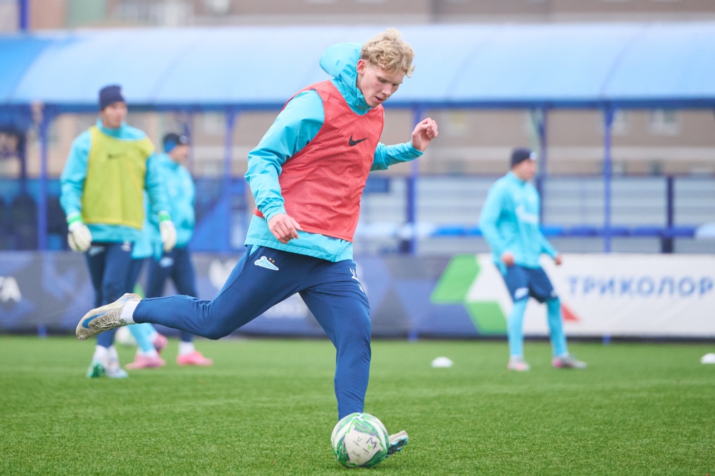 Тренировка «Зенита»-м перед товарищеским матчем с «Зенитом»-2