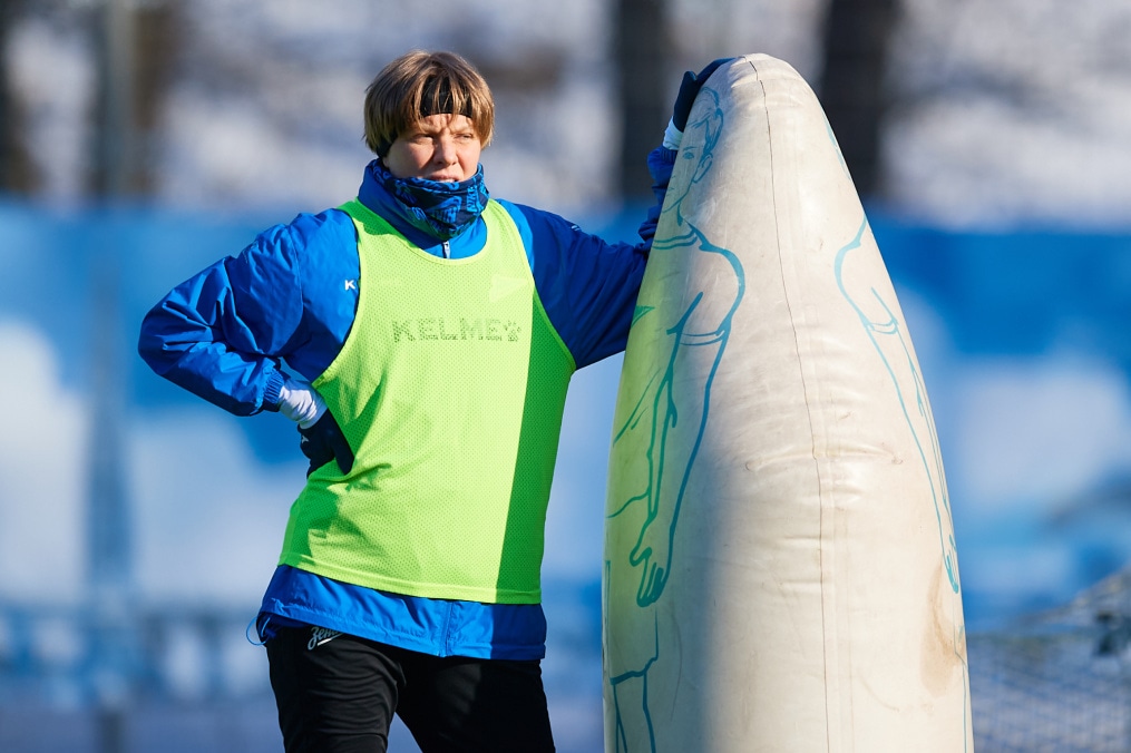 Тренировка женской команды на базе в Удельном парке