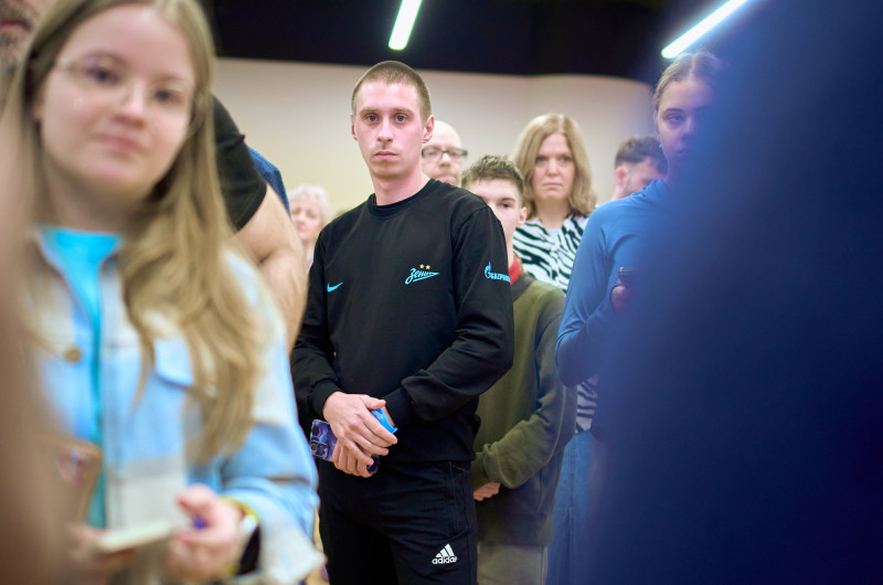 Сине-бело-голубой огонек в фитнес-клубе Spirit. Fitness в ТК «Невский Центр»