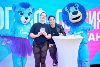 Сине-бело-голубой огонек в фитнес-клубе Spirit. Fitness в ТК «Невский Центр»