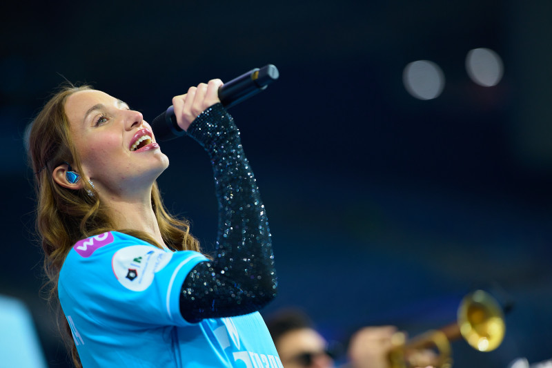 Концерт Мии Бойко на главной сцене перед матчем с «Акроном»