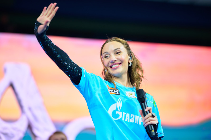 Концерт Мии Бойко на главной сцене перед матчем с «Акроном»