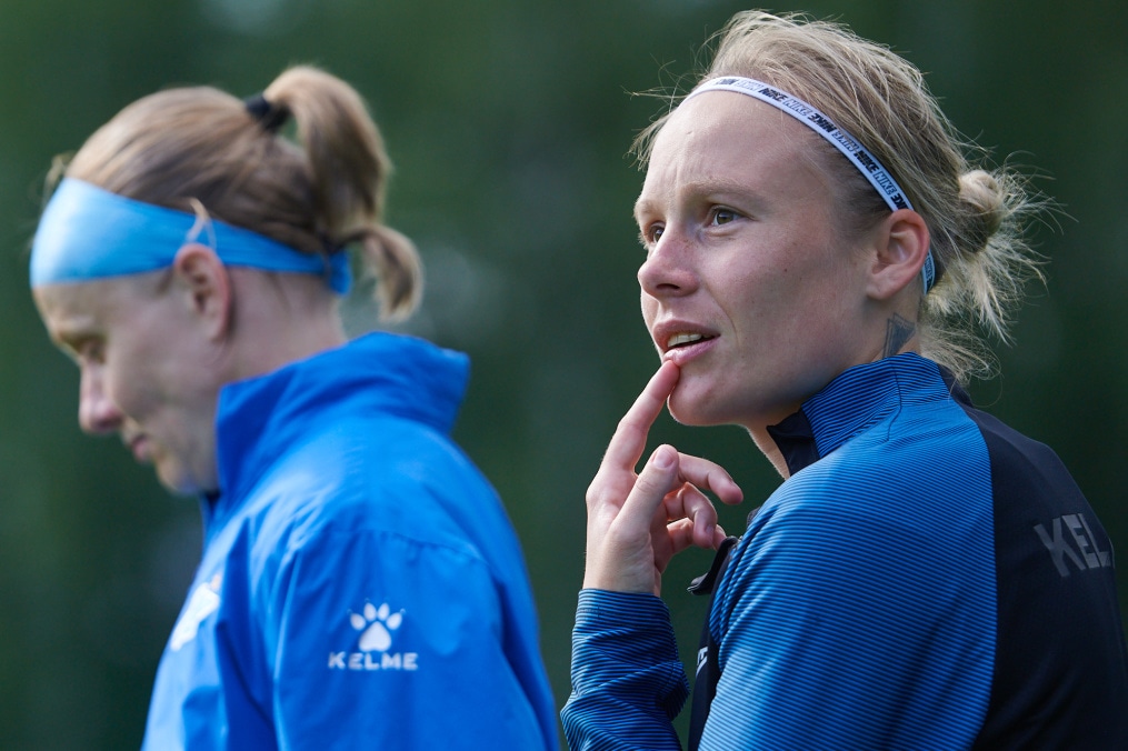 Тренировка женской команды в перерыве на матчи сборных