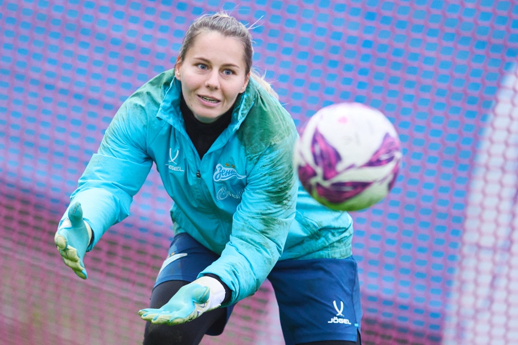 Тренировка женской команды перед матчем с «Локомотивом»