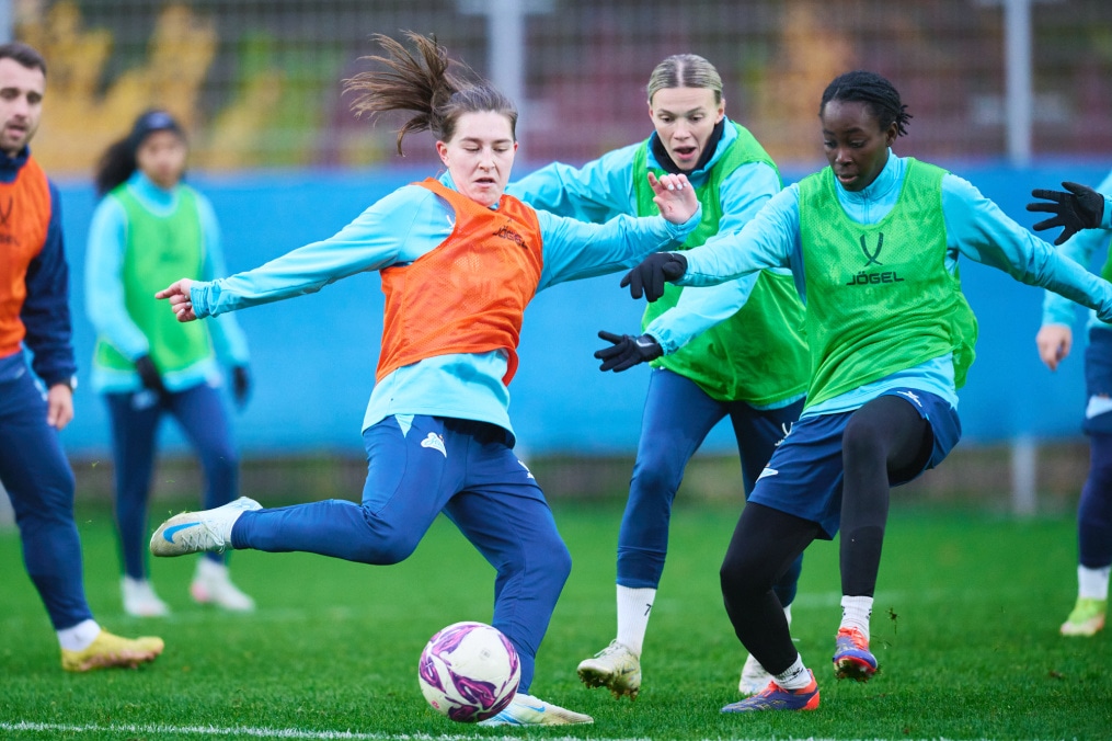 Тренировка женской команды перед матчем с «Локомотивом»