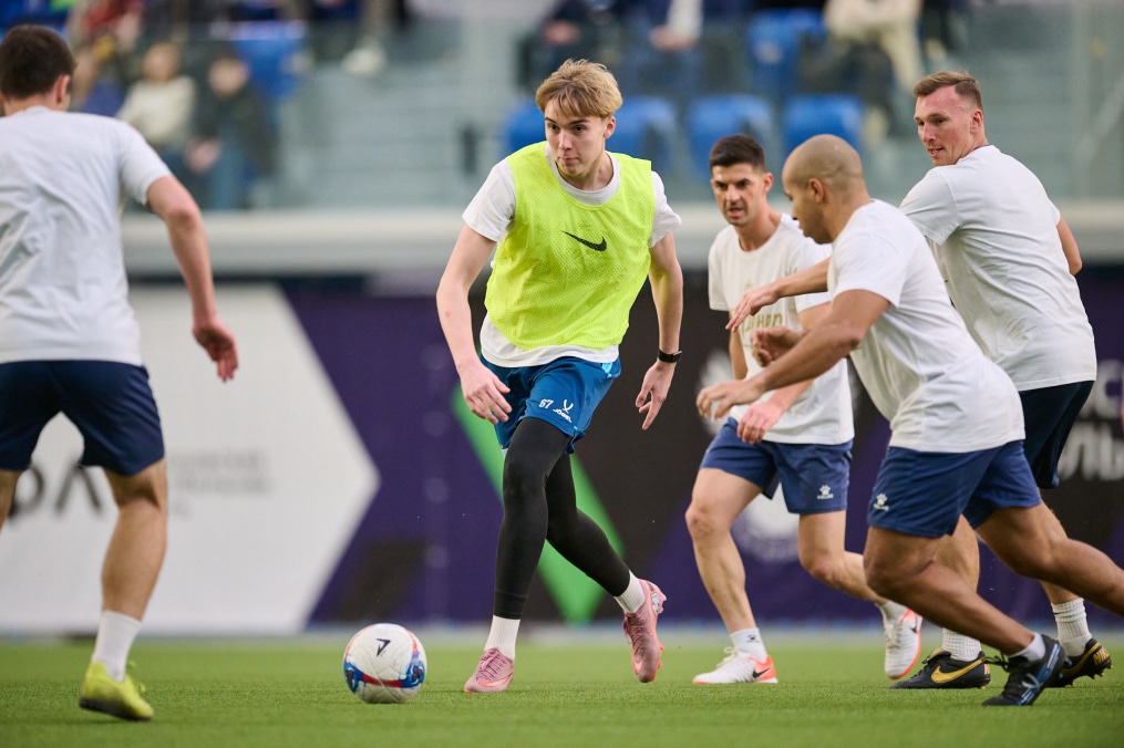 Выпускной в «Газпром»-Академии: матч между тренерами и выпускниками