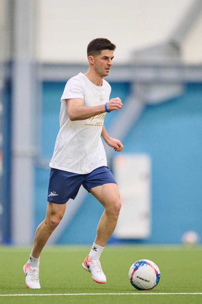 Выпускной в «Газпром»-Академии: матч между тренерами и выпускниками