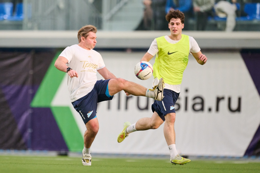 Выпускной в «Газпром»-Академии: матч между тренерами и выпускниками