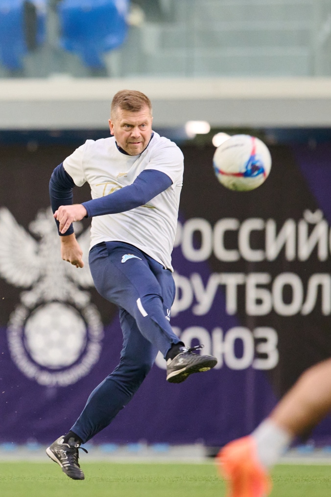 Выпускной в «Газпром»-Академии: матч между тренерами и выпускниками