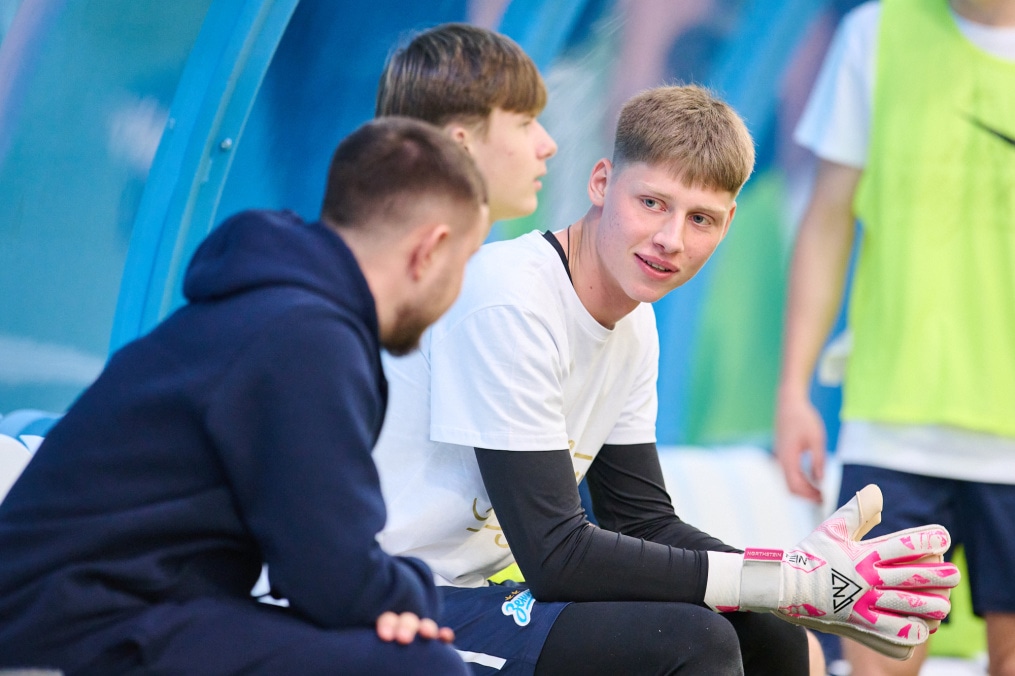 Выпускной в «Газпром»-Академии: матч между тренерами и выпускниками