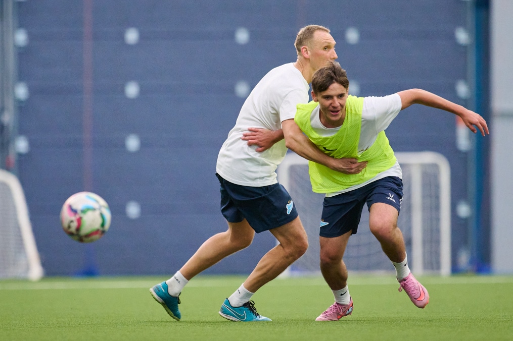 Выпускной в «Газпром»-Академии: матч между тренерами и выпускниками