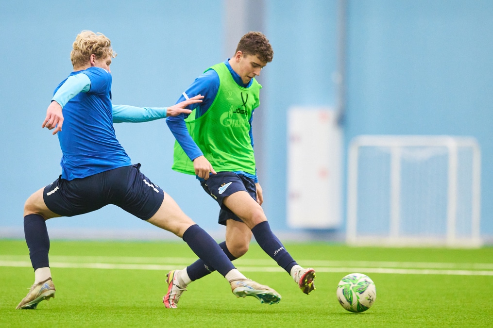 Тренировка «Зенита»-м в новом манеже Академии