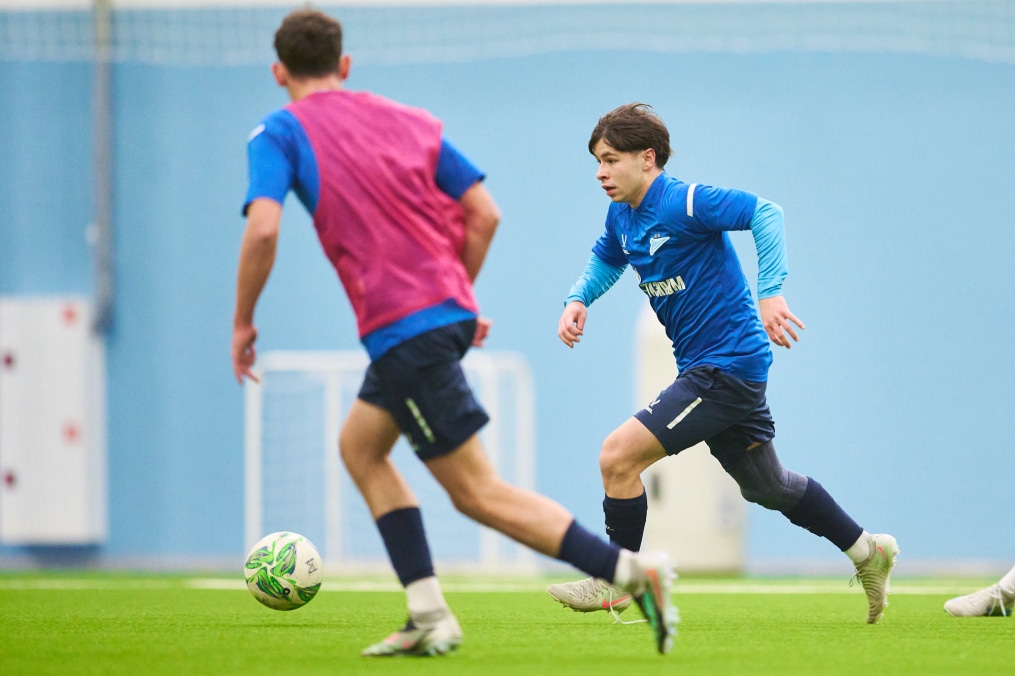 Тренировка «Зенита»-м в новом манеже Академии