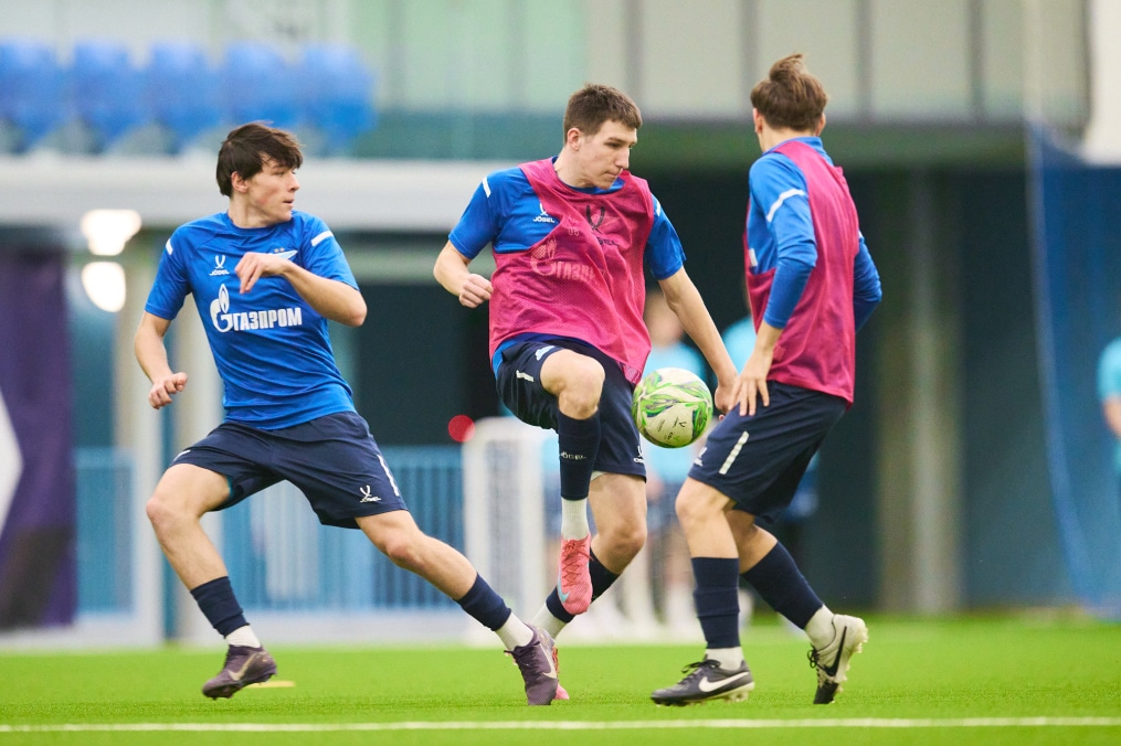 Тренировка «Зенита»-м в новом манеже Академии