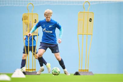 Тренировка «Зенита»-м в новом манеже Академии