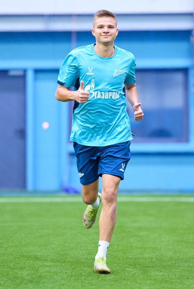 Тренировка «Зенита»-2 в новом манеже «Газпром»-Академии