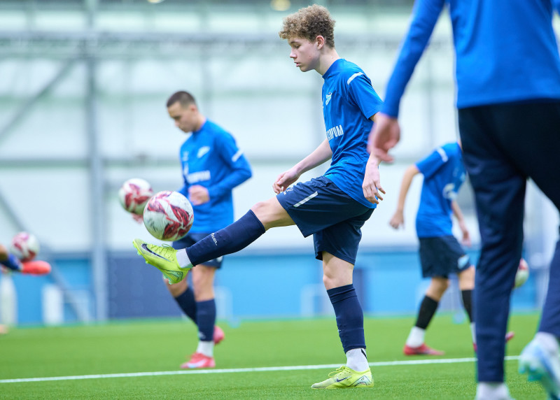 Тренировка «Зенита»-2011 в новом манеже «Газпром»-Академии