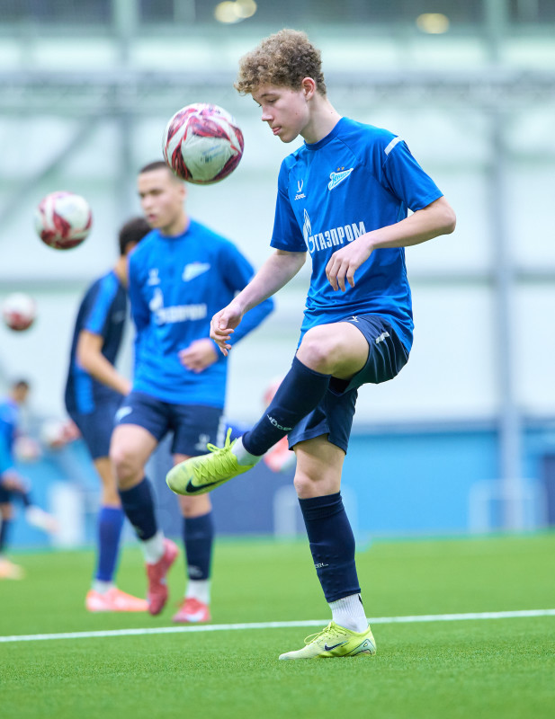 Тренировка «Зенита»-2011 в новом манеже «Газпром»-Академии