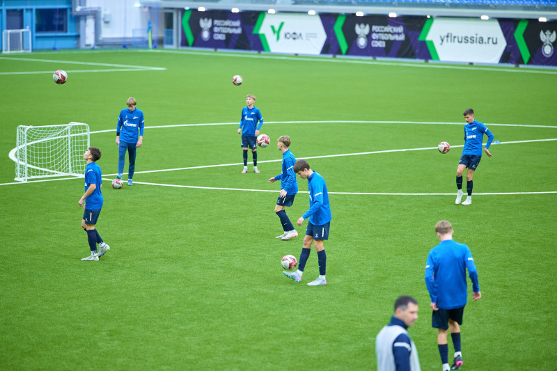 Тренировка «Зенита»-2011 в новом манеже «Газпром»-Академии
