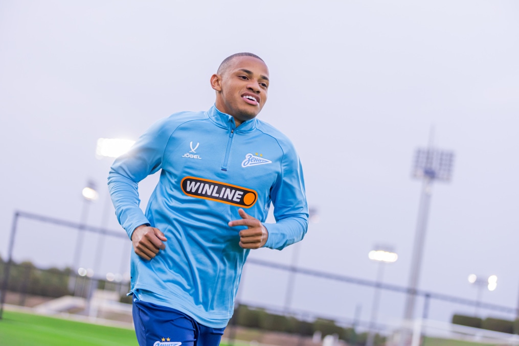 Первый день новичка Джона Джона в расположении команды