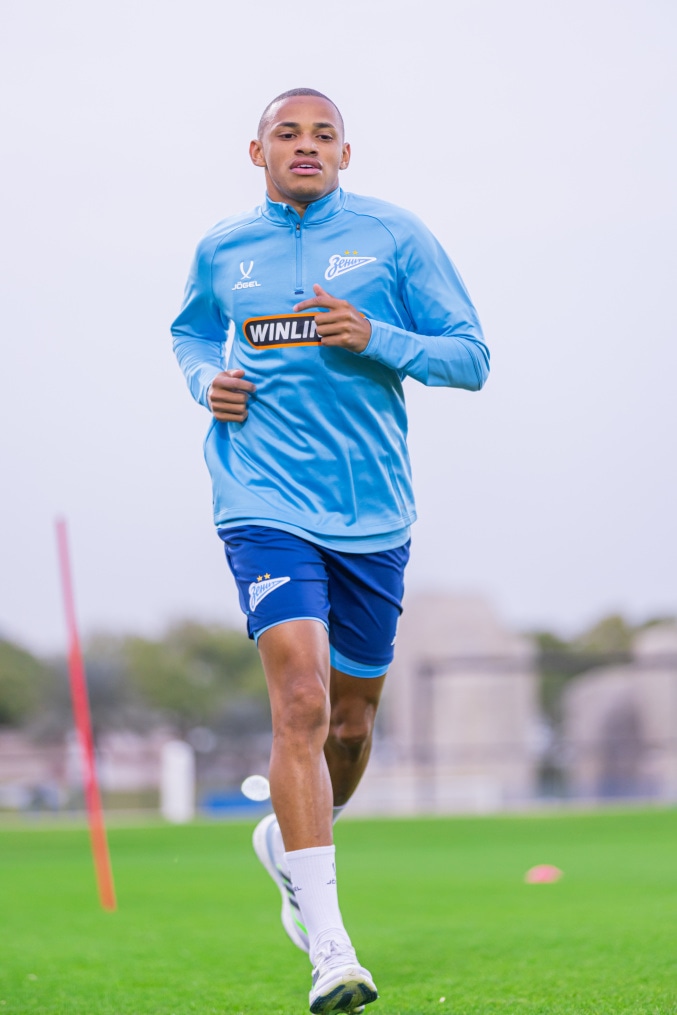 Первый день новичка Джона Джона в расположении команды